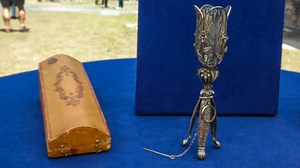 Antiques Roadshow - Appraisal: Tussie-Mussie with Fitted Box, ca. 1869 - Twin Cities PBS