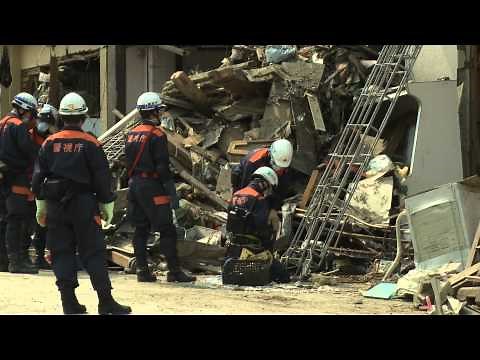 Japan Tsunami 22 Days On - Retrieving The Dead in Rikuzentakata - Raw Footage