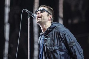 Rilis Single Baru, Liam Gallagher Ajak Dave Grohl Menulis Lagunya - Dafunda