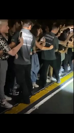 Billie Eilish Hugging a Kid: Heartwarming Moment at Concert