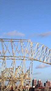 Trunks on the strandbeest move by pressed air: a long cylinder (tube) pushes out a long piston. The strandbeest seems to seduce each other. #strandbeest #theojansenstrandbeest #beach | Theo Jansen