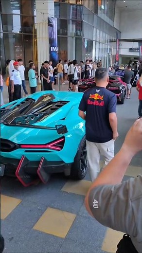 Why Do Supercars Have Their Engines in the Back ( Rear Engine vs Front Engine )