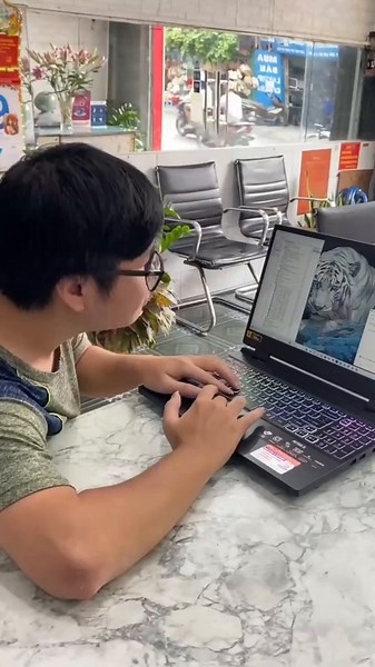 Một chiếc Rì viu chân thực.. #laptop #xuhuong #trend #viral #thinhhanh