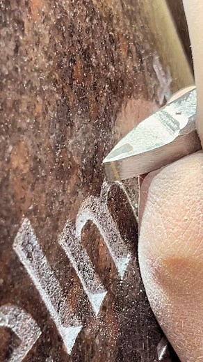 4.3K views · 3K reactions | Handwerkliche Präzision im Stein: Unsere Schriften sind individuell handgemeißelt, was jeden Stein und jede Inschrift dauerhaft einzigartig macht #grabmal #ulrichnatursteine #trauerkultur #insteingemeisselt #handwerk #caligraphyart #schrift #naturstein #tradition #erinnerung #grabstein | Ulrich Natursteine | Facebook