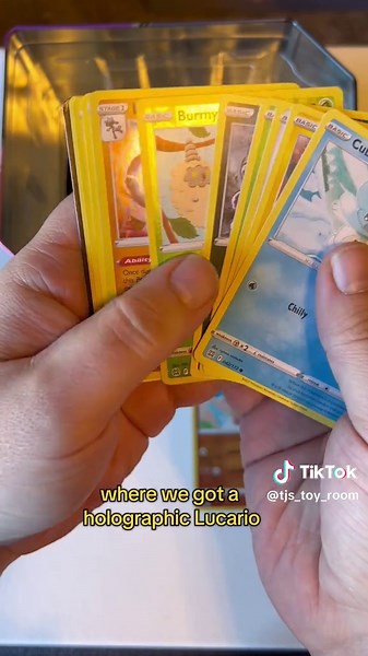 Umbreon Tin Unboxing - Exciting Eevee Evolution Toys