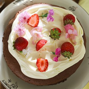 This traditional Italian chocolate cake is flourless and easy to make! Get the recipe: sbs.com.au/food/recipes/torta-caprese | SBS Food