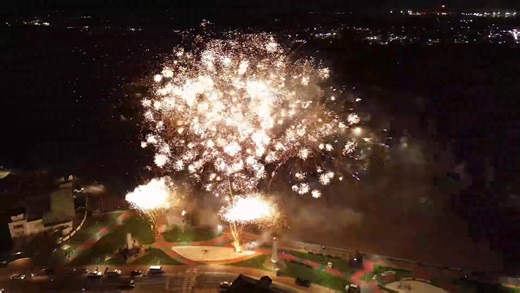 𝟐𝟎𝟐𝟔 Happy New Year! 🥂✨ Big Will Group with Fireworks at Plein by Enigma Pyrotechnics 🎇 🚁 credit: DroneScope Visions #BigWillGroup #HappyNewYear #2026 #suriname | De Molen