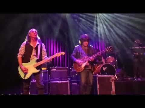 Piramis zenekar 50 - Ajàndék