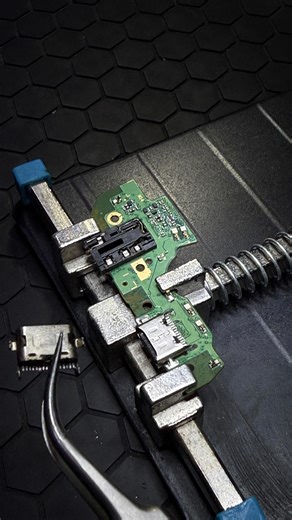 Cambio de pin de carga tipo C paso a paso 🔧⚡ Dale vida otra vez a tu equipo. #ReparaciónCelular #Tecnico #elementcell #reparaciondecelulares #rionegroantioquia✔ | Element Cell