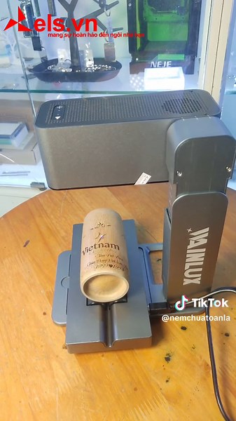 Khắc vật liệu tròn bằng máy laser cực nét...#maylaser #máykhaclaser #dienthongminhels #xuhuong