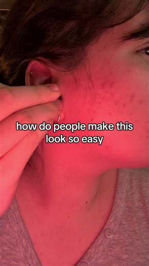 WHY WINT IT GO THROUGH #fyp #piercing #piercings