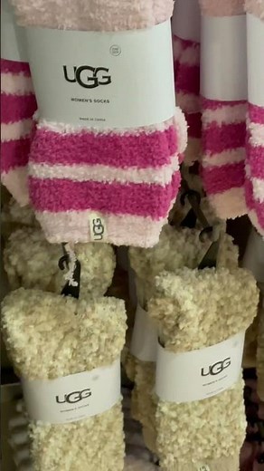 UGGS OUTLET / TOUR THE STORE / UGGS SOCKS