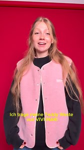 Die einzige Weste, zu der du immer wieder greifen wirst. Unsere Teddy-Fleece-Westen sind für das ganze Jahr geeignet: ✅ Leicht und dennoch warm ✅ Atmungsaktiv für den Sommer ✅ 100% recycelt ✅ Erhältlich in 7 coolen Designs Kaufe jetzt auf https://vivimari.com/collections/teddy-fleece-vests | VIVI MARI
