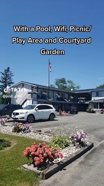 Affordable Hotels Near Niagara Falls with Pool Options