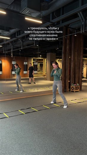 Video van NIKKI (@nikkiseey) over muscle car