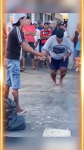 The man in white kicked someone else's phone.😂