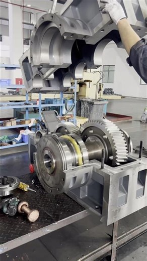See the ZLYJ350 extruder gearbox assembly process. #gearbox #transmission #reducer #extruder #drive