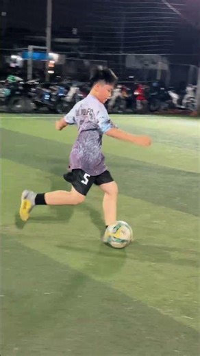 Cùng tập cách rê bóng - gặt bóng cơ bản #football #football #editbongda #bongda #soccer