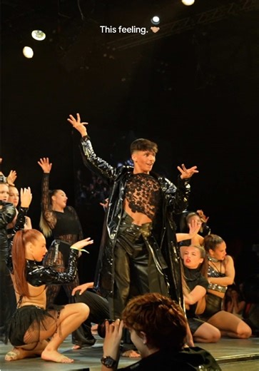 This feeling as a choreographer 🥹🫶🏼 @clique.college @MOVE IT Show #moveitmainstage #moveit #samanthaelmerchoreography #cliquecollege #icon