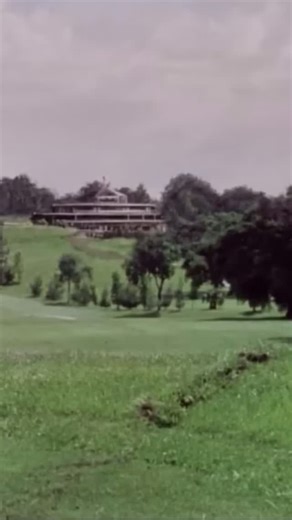 🐿️ When the gopher says it’s golf season… You listen Calgary. Spring is coming early with Brand-new golf simulators at Splitsville Bowl Highfield⛳ Book online and experience a moving floor, automatic ball returns and serious fun. Let the good times roll 🎉 #calgarygolf #golfsimulators #yyc #thingstodocalgary | Splitsville Entertainment Centres