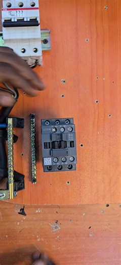 Understanding Indicator Lamps: A Guide for Electricians