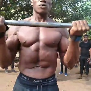 REAL BODYBUILDING - HOW TO GET BIG TRAPS AND BICEPS AT HOME #motivation #gym