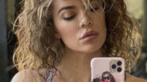 Khloe shows off wafer-thin waist in extra-small leggings