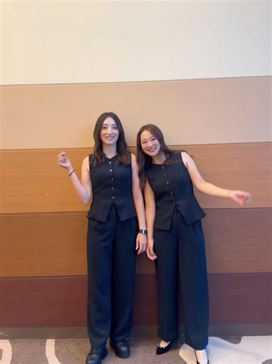 脇元華 wakimoto hana on Instagram: "鈴英とハワイで買ったお揃いの服で前夜祭🖤 #松田鈴英"