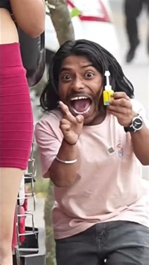My hand got stuck on the rickshaw 😱 -Fun with a girl 😱-prank video in Hindi 😡