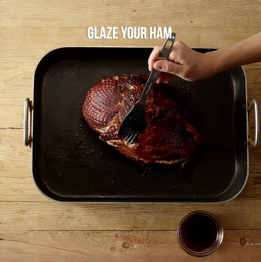 Glaze your HORMEL® CURE 81® Ham every 15 minutes with this tasty Brown Sugar honey glaze for a touch of sweetness! Get the recipe: goo.gl/ooKCMn | Hormel Cure 81 Ham