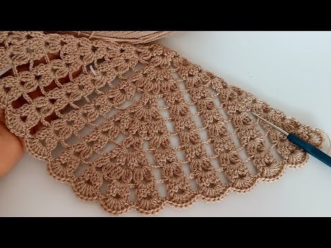 SUPER! You won't believe how quickly this Crochet Triangle Scarf is finished.
