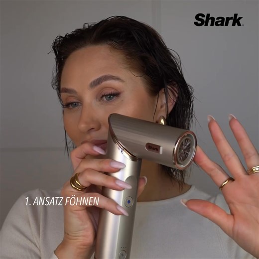 ✨ Von glänzend bis voluminös – der Shark FlexStyle 5-in-1 Haarstyler und -trockner macht es möglich. Professionelles Styling, das zu deinem Alltag passt. Hol dir deinen FlexStyle noch heute und erhalte nur bei uns im Shop Vorteile wie: ✅ 30 Tage Geld-zurück-Garantie ✅ Kostenlose Lieferung & Retoure ✅ zusätzlich 10% Rabatt bei Neuanmeldung für unseren Newsletter* *Nicht kombinierbar mit anderen Codes. | Shark Beauty Deutschland