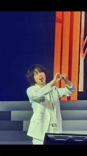 HEECHUL FOCUS - MAMACITA AT SS10 IN MANILA #KIMHEECHUL #HEECHUL #SUPERJUNIOR #SS10INMANILA #SUPERSHOW10 @heenim #김희철 #희님 #金希澈 #希澈 #ヒチョル #宇宙大スター | PetalsPH