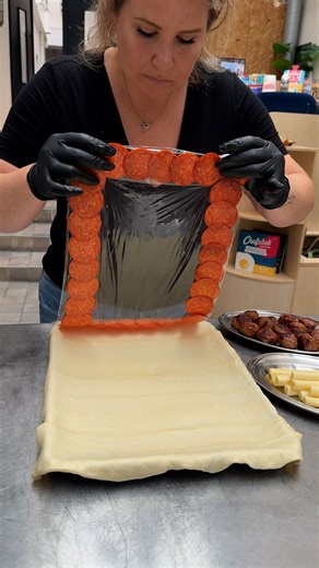 Pepperoni Stuffed Crust Pizza! When the crust is just as exciting as the slice 🧀🍕 | Chefclub Network