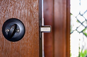 What Is A Double-Cylinder Deadbolt? (Find Out Now!)