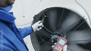 Testing with an anemometer of an axial fan of the condensing unit