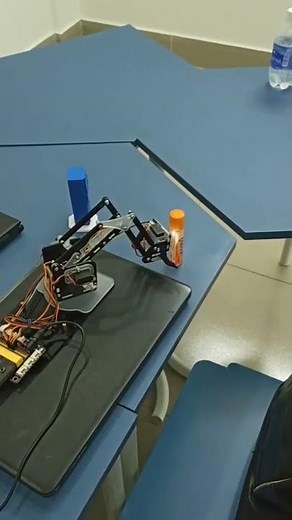 Cánh tay robot ứng dụng trí tuệ nhân tạo - Giáo cụ dạy học STEM