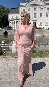 24K views · 153 reactions | Nietuzinkowa sukienka bogato zdobiona na całej długości w kolorze pudrowego różu KUPISZ TUTAJhttps://www.sukienkimm.pl/sukienki-plus-size/sukienka-maxi-w-kolorze-pudrowego-rozu-zdobiona-po-calej-dlugosci-model-cu-7988-33005.html | M&M Studio Mody | Facebook