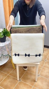 🪑 A stretch chair cover that refreshes dining chairs and protects them from spills! Easy to remove and wash. ✔️ Stretchy snug fit ✔️ Washable fabric ✔️ Clean modern look Which color suits your dining area? 🛒 Link in Bio 👍🏻 #chaircover #diningdecor #homestyle #besthomegadgets #kimigadgets | Best Home Gadgets