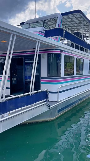1996 Lakeview 15’3” x 62’ Houseboat for Sale on Lake Cumberland. #houseboat #houseboatforsale #houseboats #lakehouse #houseboatsbuyterry #boatforsale #usedboat #lakecumberland #kyboating #boating #lakelife
