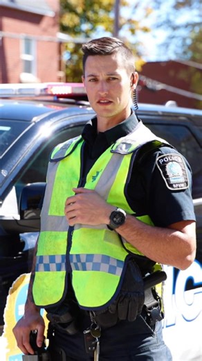 I SURPRISED A CANADIAN POLICE OFFICER 🇨🇦 WITH A PICTURE! HE LOVES IT. #police #viralshort