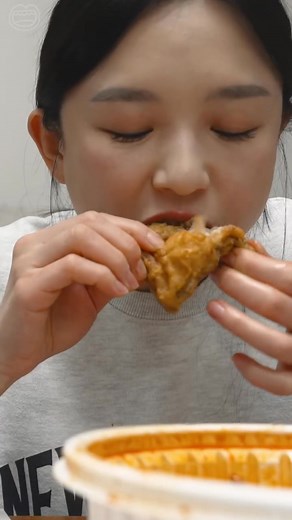 77K views · 2.1K reactions | #hamzy #asmr #mukbang #korean #eating #food #fyp | Hamzy | Facebook