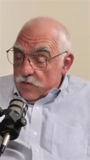 Bokros Lajos érvelése megegyezik a Tisza megszorító csomagjával: Nyugdíjak visszafogása, nincs helye a 13. vagy 14. havi nyugdíjnak, többkulcsos adó, jóléti kiadások csökkentése, az édesanyák, a családok segítése pedig szerintük rossz ötlet. Ismerős ugye? A bal oldal nem változik, a Tisza baloldali párt, baloldali programmal. | V. Németh Zsolt