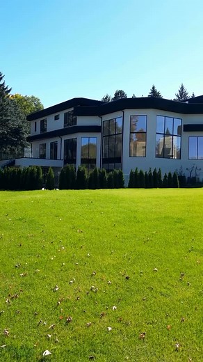 Floor-to-ceiling glazing, clean geometry, and Reynaers Slim Line aluminum windows from Belgium — a perfect match for modern architecture. If you’re planning a custom home or upgrading your windows, we offer full consultation, supply, and installation | GTA Construction Solutions