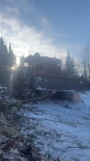 Timberjack 230 logging in the winter #detroitdiesel #skidder #snow #winter