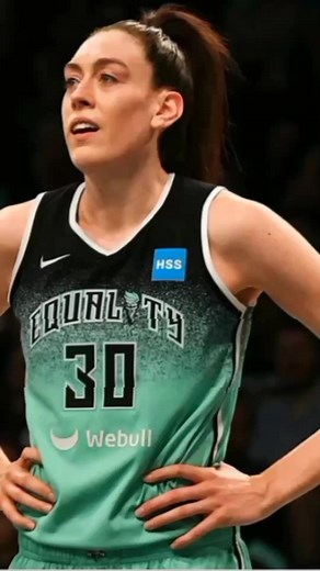 Breanna Stewart’s Partner Marta Xargay Tries Football – Wholesome Moment! #BreannaStewart’ #Partner #MartaXargay #basketball #WNBA | Ajittween