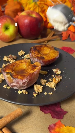 A cozy apple pie à la mode flavor without all the work or tons of added sugar. This recipe is literally just a few minutes of hands-on time and you have a warming, cozy, and healthy dessert! Got a sweet tooth?! comment ‘E-book’ to grab my macro friendly e-book with 50 health conscious dessert recipes geared towards weight loss! . . INGREDIENTS 1 Apple 2 tsp of maple syrup Sprinkle of cinnamon 1-2 scoops of my maple nut protein ice cream (see linked video) DIRECTIONS •Prep your ice cream the nigh