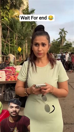 Introducing the "VitaWear SmartBand," a next-generation wearable gadget🎉