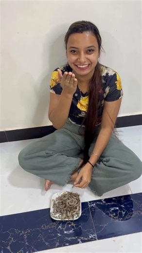 Pankaj Thakur on Instagram: "तु मला पोटल्या बोल्लीसच कशी 😂😂 . #trending #reelitfeelit #explore #comedy #viralvideos"