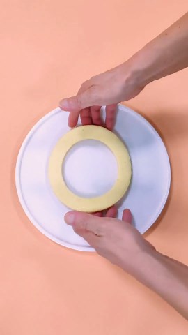 Satisfying White Cake With Berries Decorating